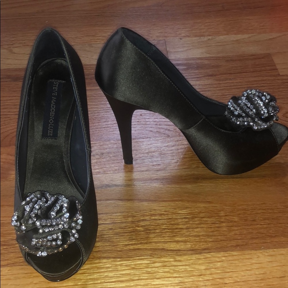 Satin Olive Green Peep Toe Pump (Steve Madden)